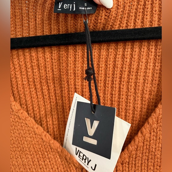 Very J Rust Orange V Neck Sweater- Size Small - Picture 3 of 3